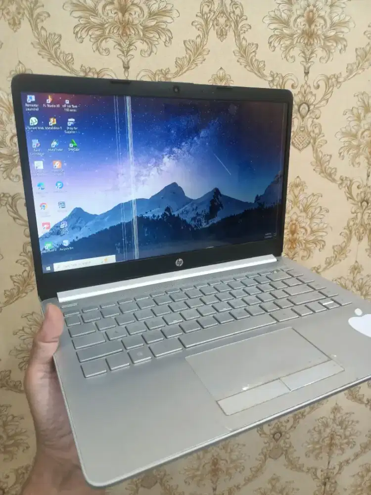 lactop hp 14s minus sesuai d foto d buat layar Putih ga keliatan