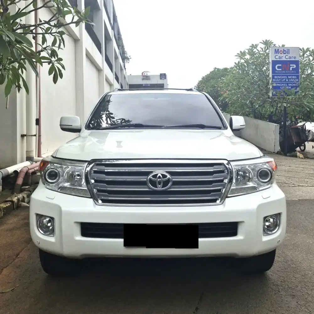 Toyota  Land Cruiser 4.6 V8 2010