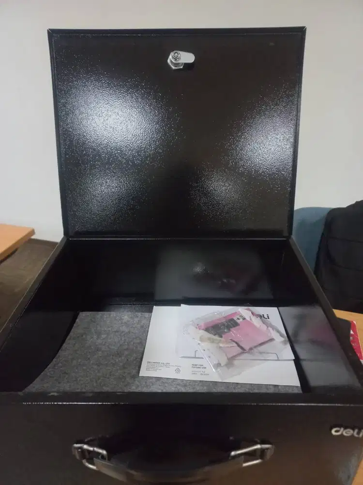 Brankas Deli ET612 – Aman, Kokoh, dan Praktis