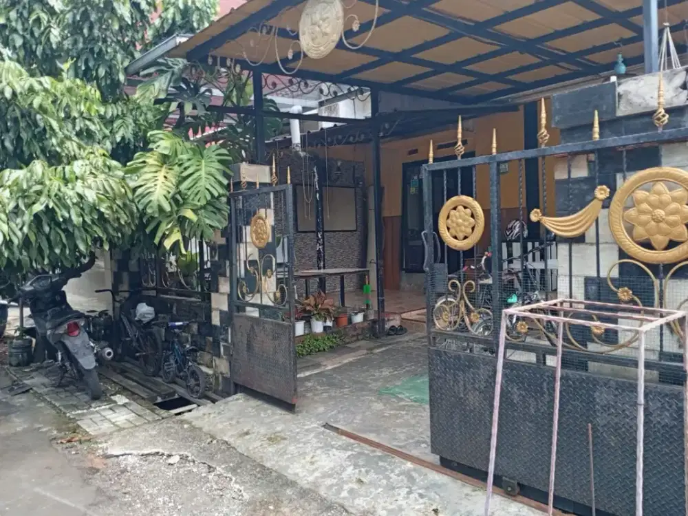 Rumah huk area depan perumahan Anyelir 3 Kalimulya Depok