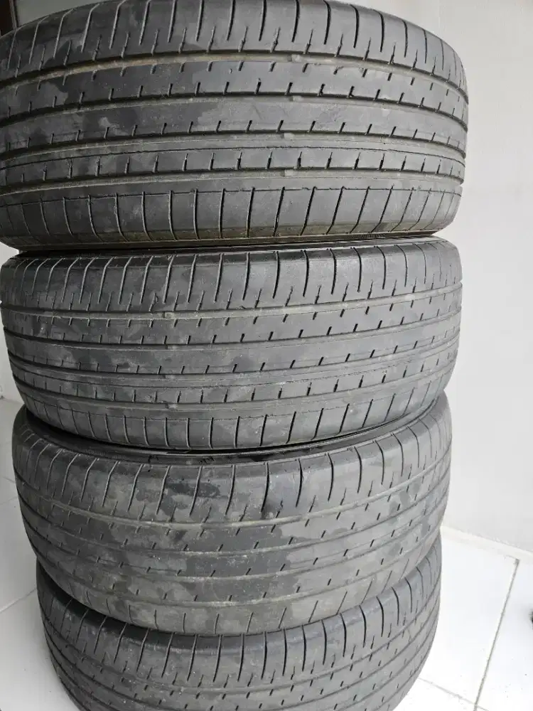 Ban Yokohama blue earth XT 225/55/19