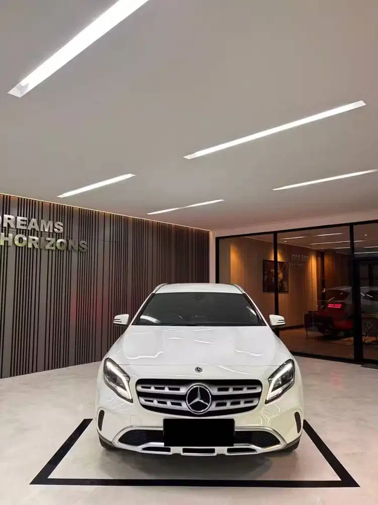 Mercedes Benz GLA200 Urban 2019 NIK 2018 White on Black Putih Mercy