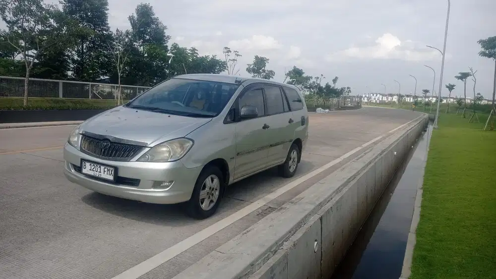 Toyota Kijang Innova GMT 2004 Akhir Silver Metalik Bensin Original