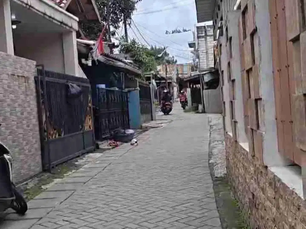 Di jual 1 yunit rumah model warung jln mobil lokasi Parung serab Ciledug Tangerang kota