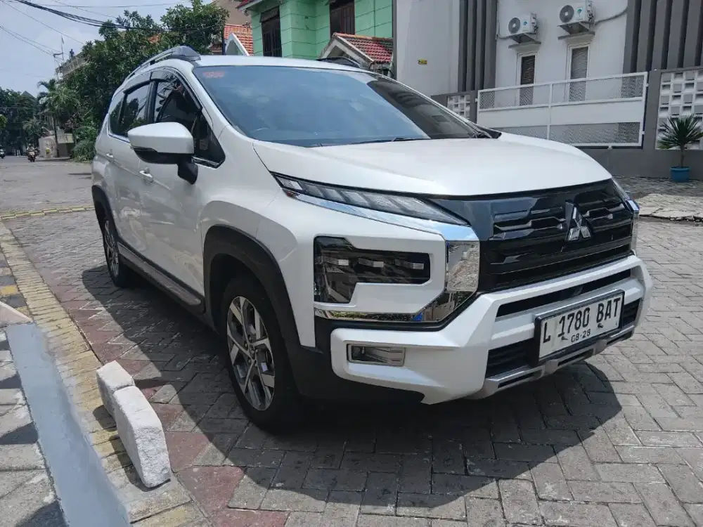 Xpander Cross 2023 Matic Km 19 rb istimewa