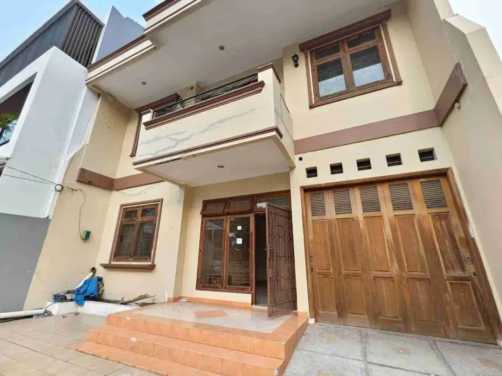 Murah ! Rumah 2 Lantai 10x18 Jalanan 3 Mobil Siap Huni