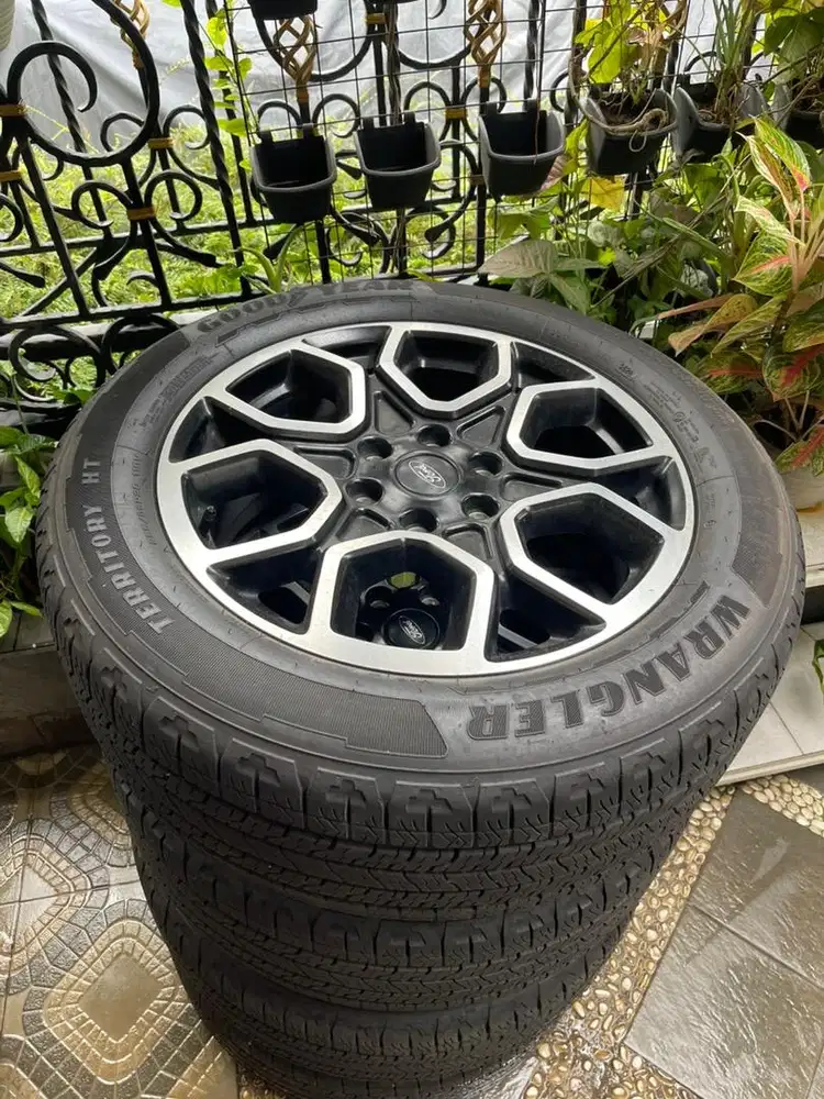 Velg dan Ban copotan Ford Ranger R20