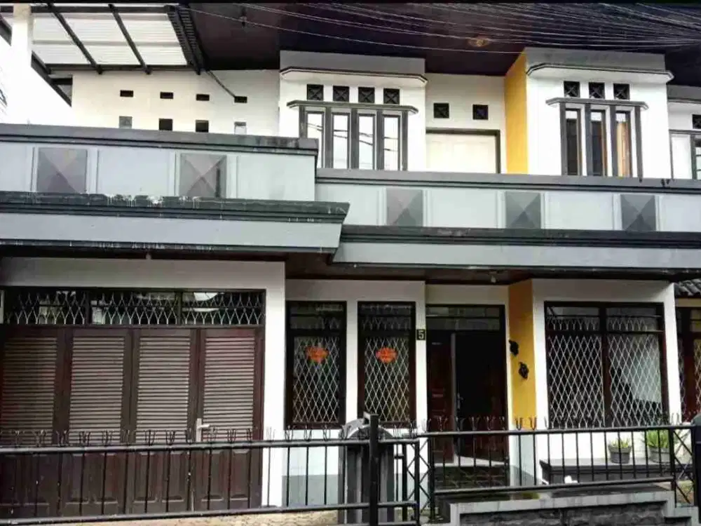 RUMAH MININALUS 2 LANTAI JALAN UTAMA BS UNTUK KANTOR PERTAHUN.
