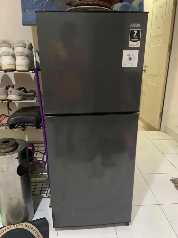 KULKAS AQUA 2 PINTU LOW WATT TANPA BUNGA ES