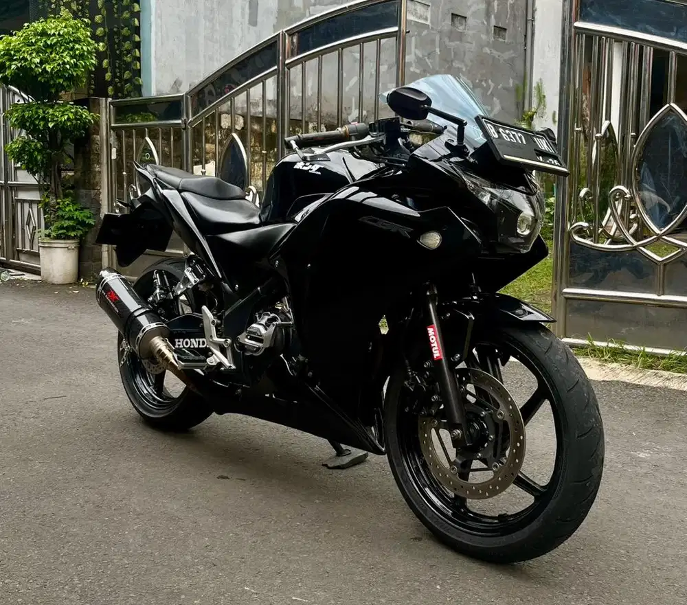 DIJUAL CEPAT Muluss Honda CBR 250R Th.2011 (Pajak OFF 04/2025)