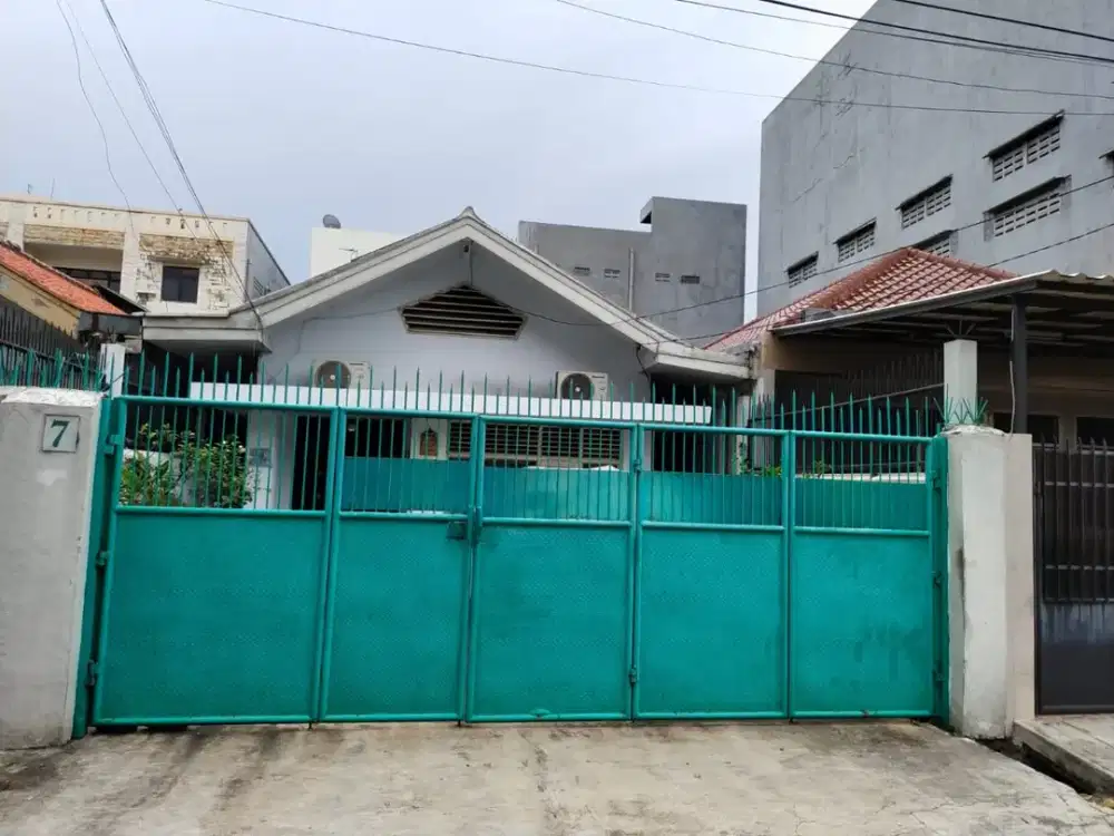 Di Jual Rumah Tua Harga dibawah NJOP - Jl. Bekasi Barat IV Jatinegara Jakarta Timur