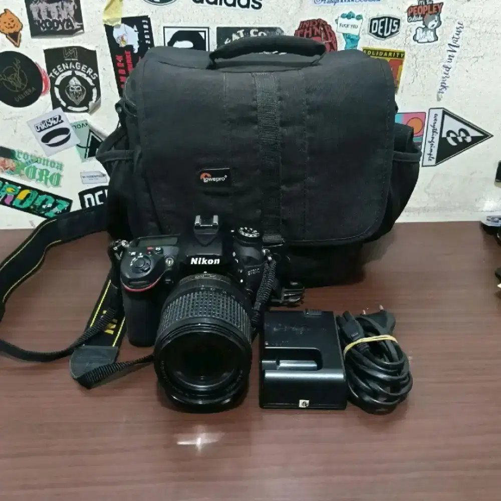 Kamera Nikon D7200 lensa 18-140 mm