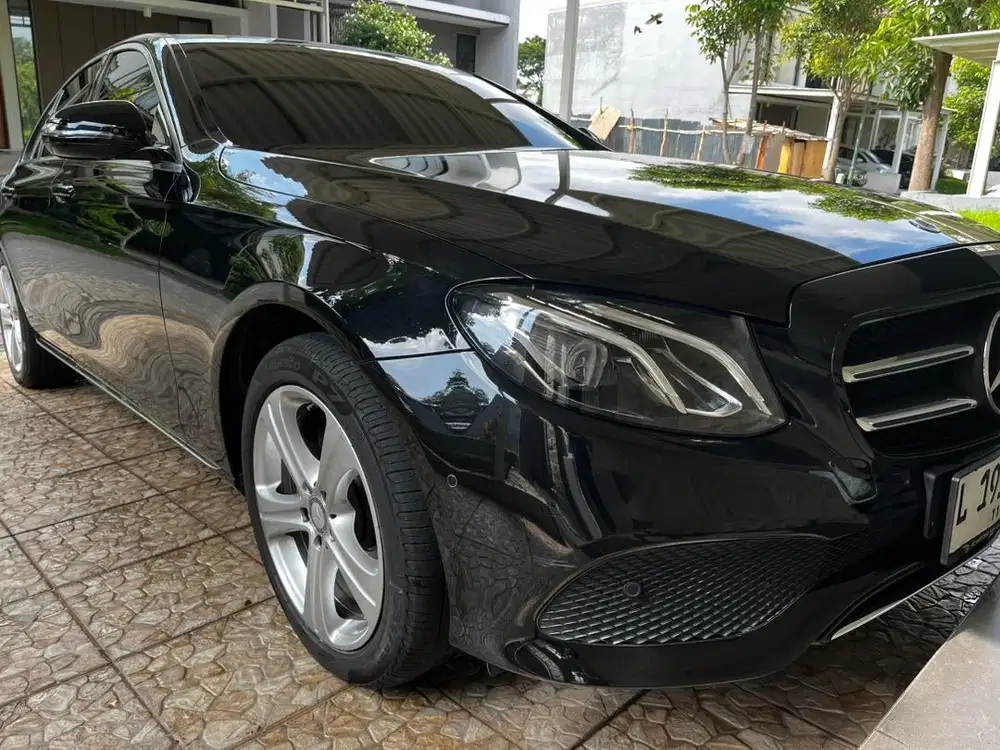 Mercy E200 2017 hitam