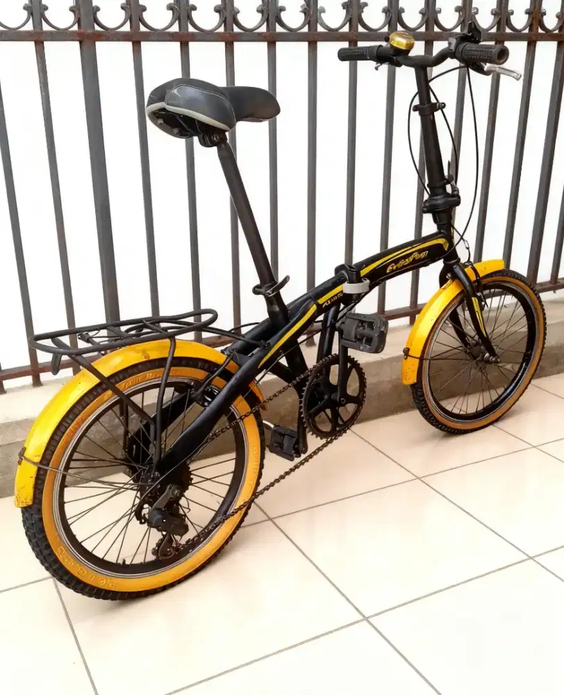 Sepeda lipat uk20 bekas