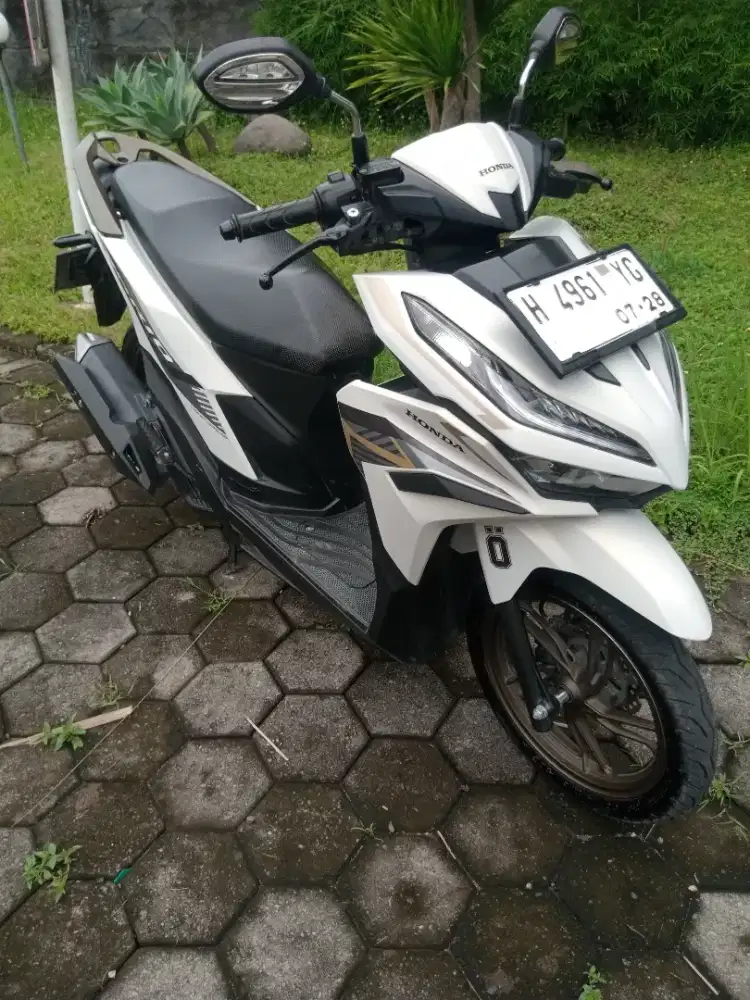 Vario 125 2023 CBS ISS keyless Putih