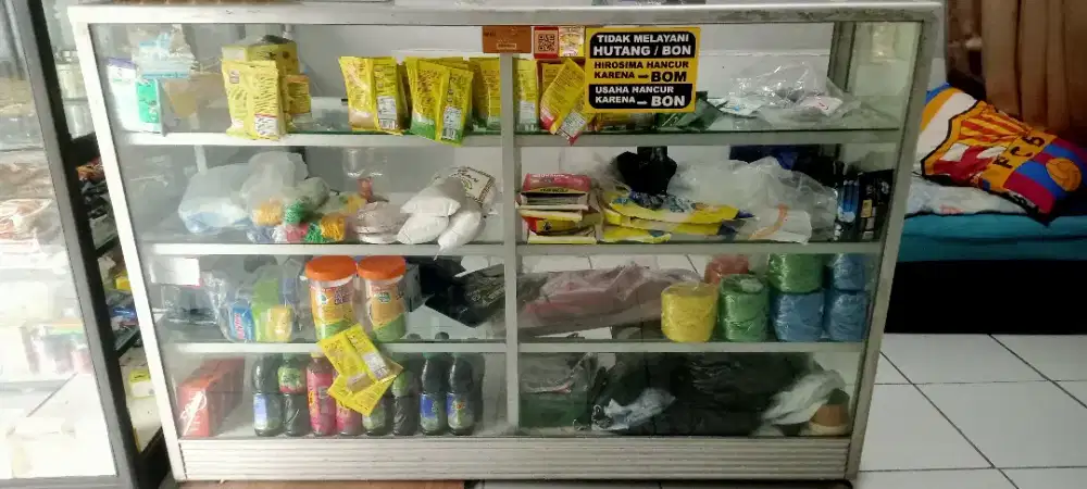 Jual etalase bekas warung kondisi lumayan bagus