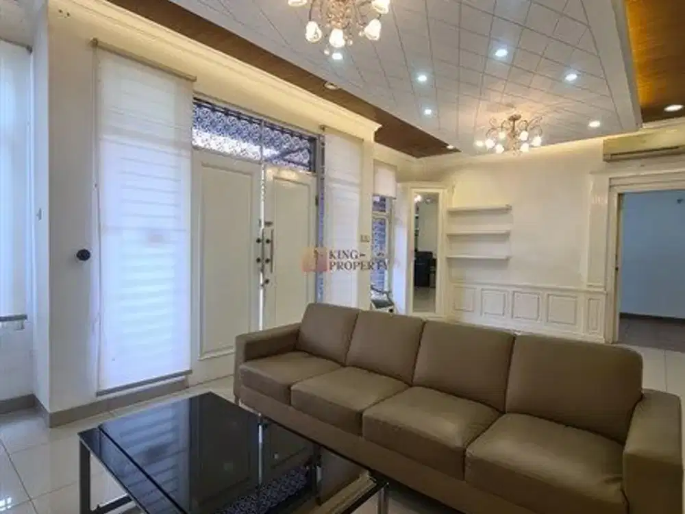 Strategis Sewa Rumah 2Lt. Semifurnished Bagus di Perumahan Puri Mansion Fasilitas Clubhouse, Jogging Track Dekat ke Mall Puri Indah & Pintu Tol