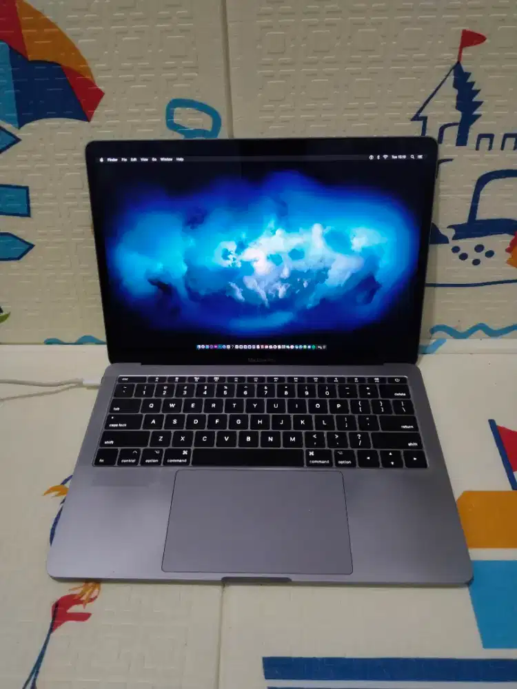 MacBook pro retina 13-inch, 2017 Core i5
Ram 8 GB
SSD 128 GB