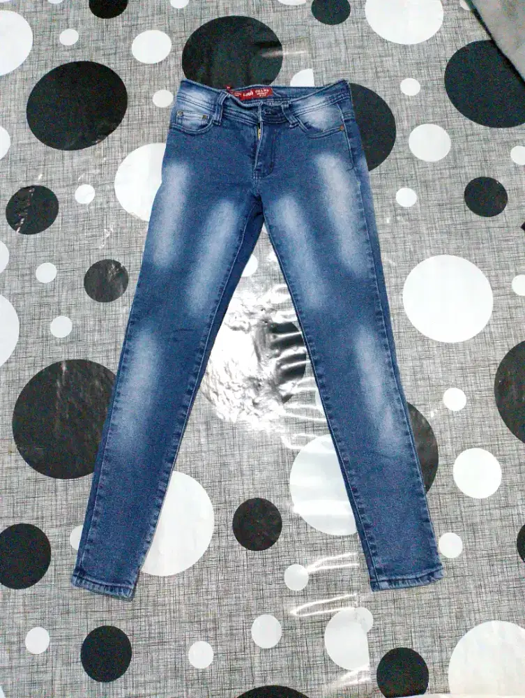 Celana Jeans Preloved (Unisex Cowok/Cewek)
Ukuran 27