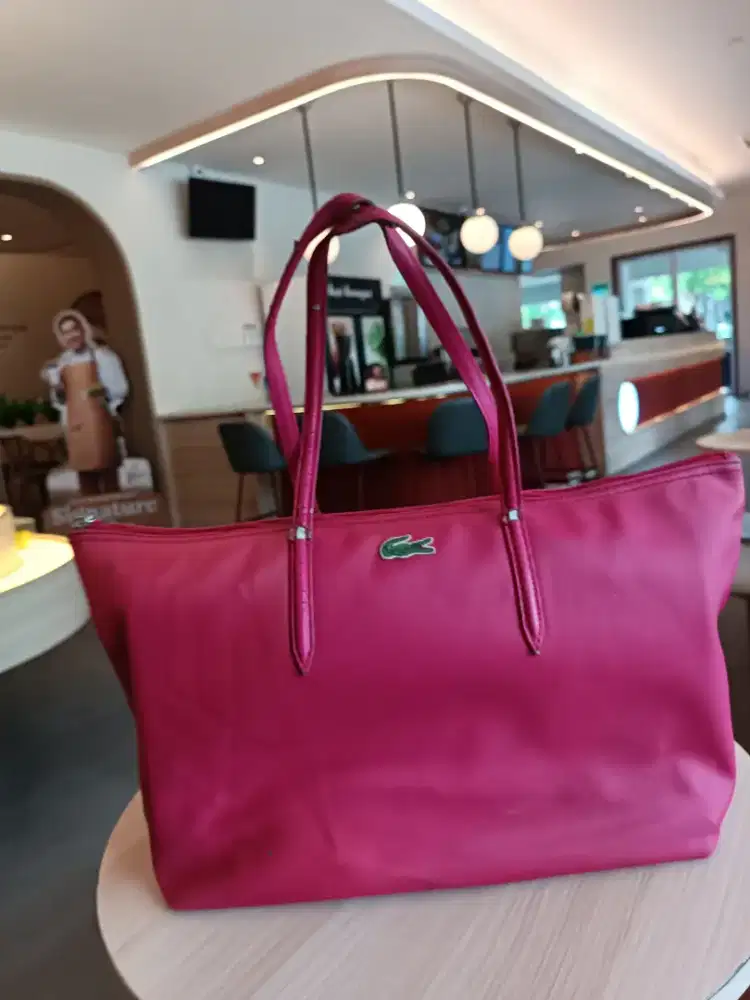 Tote fashion branded