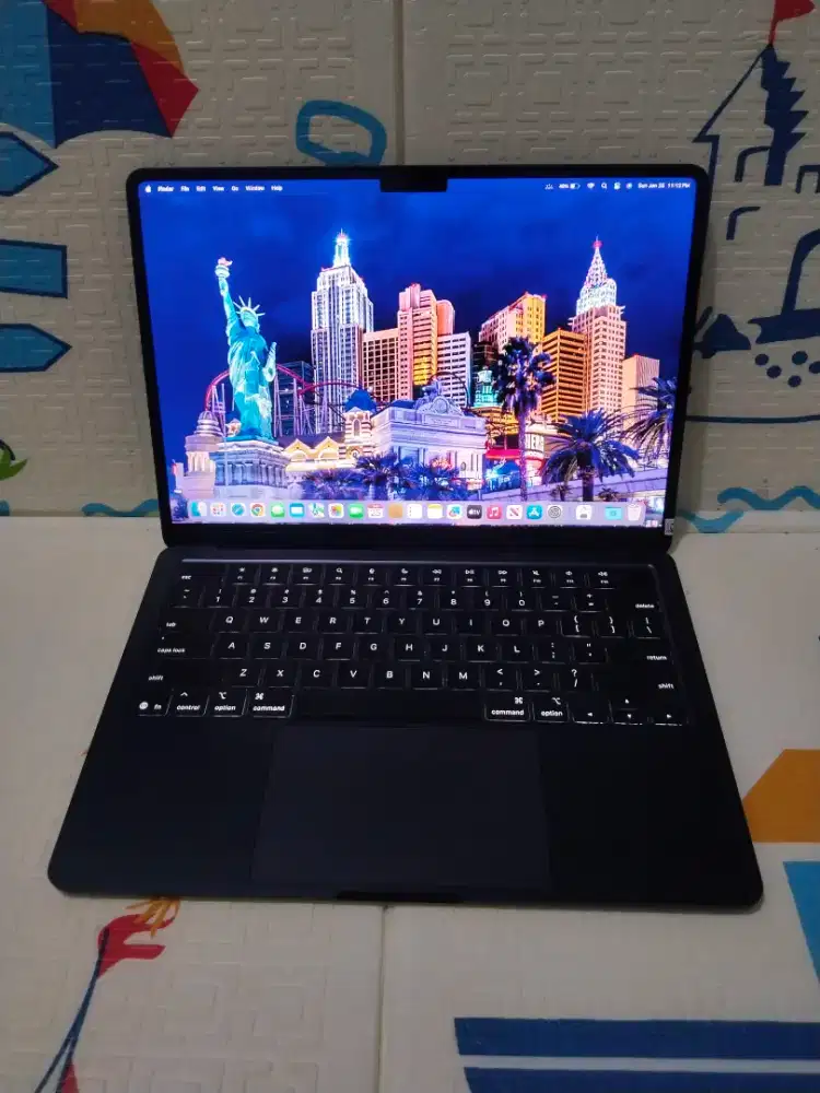 MacBook Air Liquid Retina M4 13-inch 2025 Apple M4
Ram 16GB/SSD 256GB