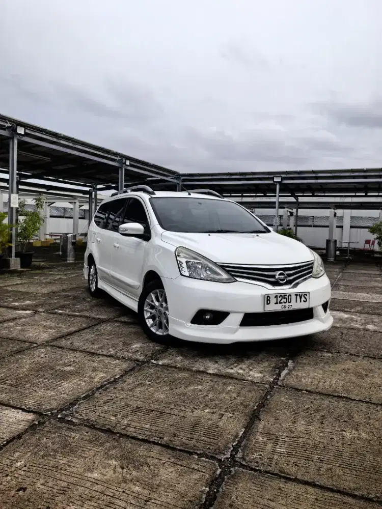Nissan Grand Livina HWS Authec 2014 matic - Tangan pertama - KM low !