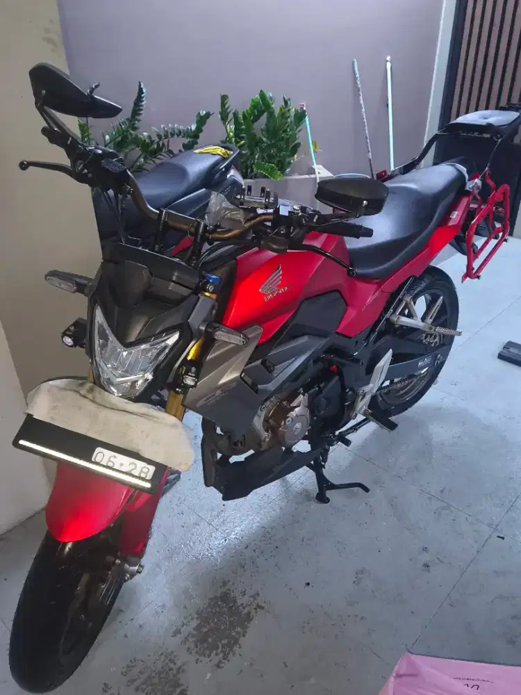 dijual Honda CB150R, masih standar, mesin  ok,