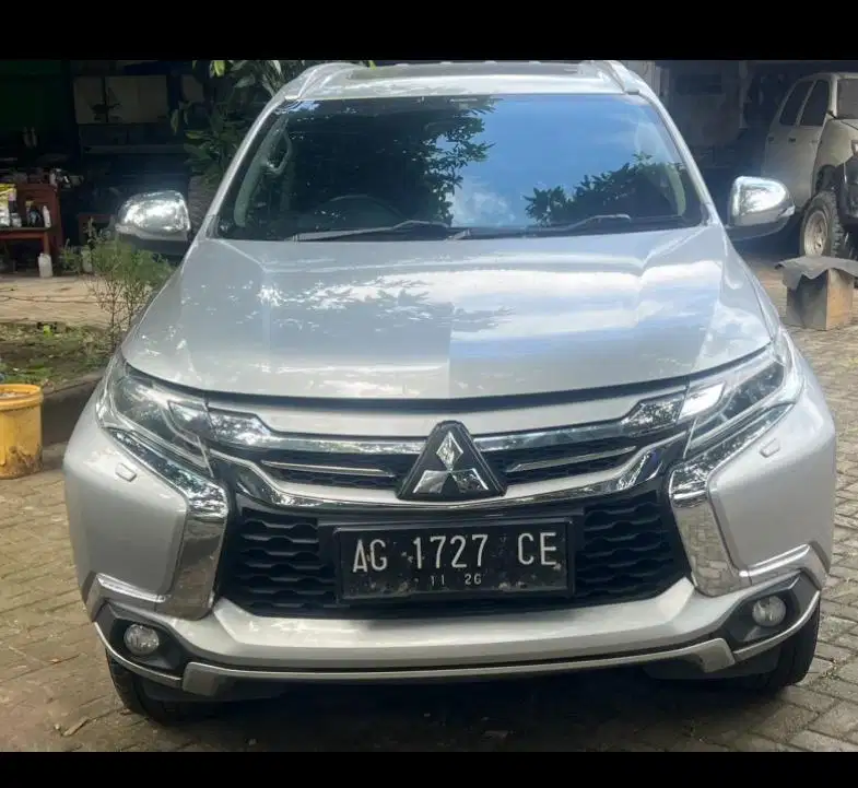Pajero dakar at 4x2 warna silver