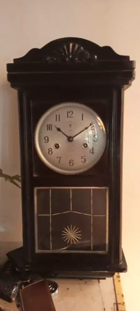 Jam dinding lubang 2 polaris.