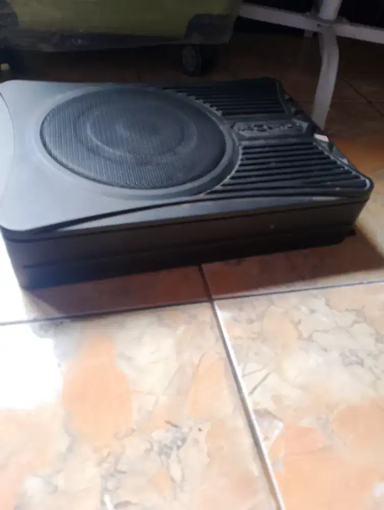 Audio mobil subwoofer aktif momentum