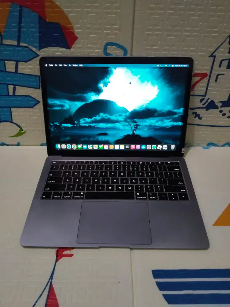 MacBook Air Retina 13-inch 2019
Intel Core i5
Ram 8 GB
SSD 128 GB