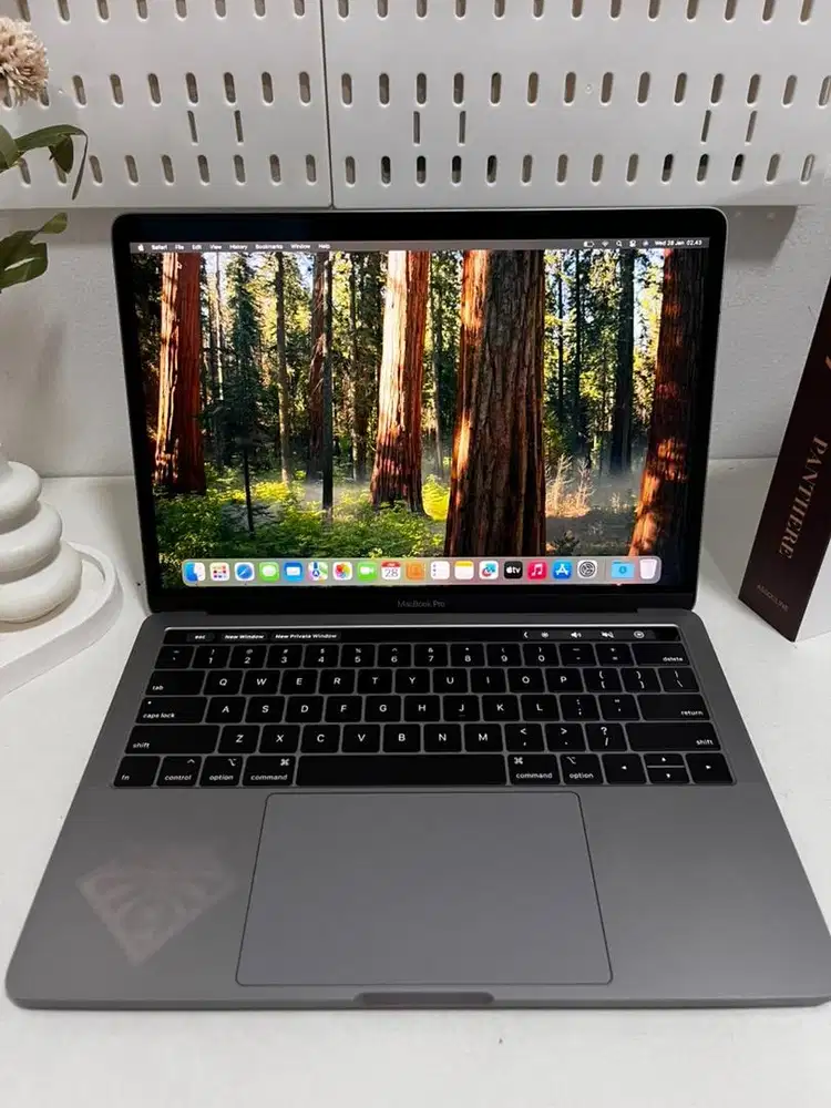 MacBook Pro Touchbar 13inch 2019, 8/256GB i5 SECOND