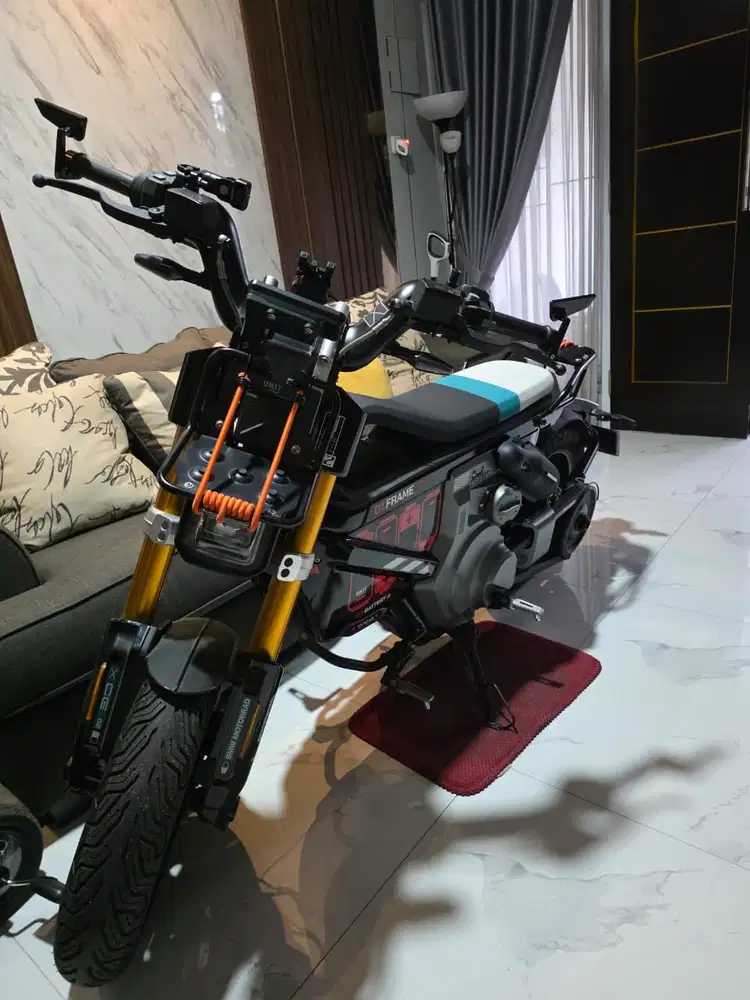 Dijual BMW Ce02