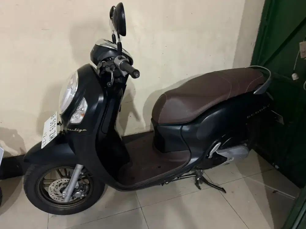 Scoopy keyless hitam emas 2023 Gbm