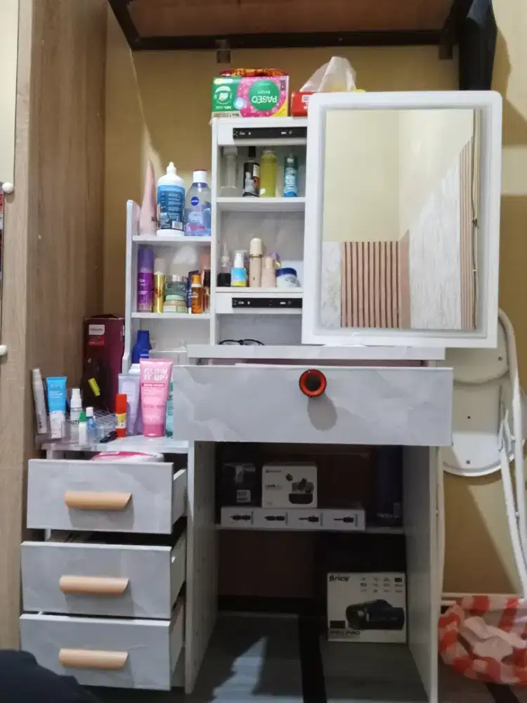 Meja Rias minimalis simple Homedoki
