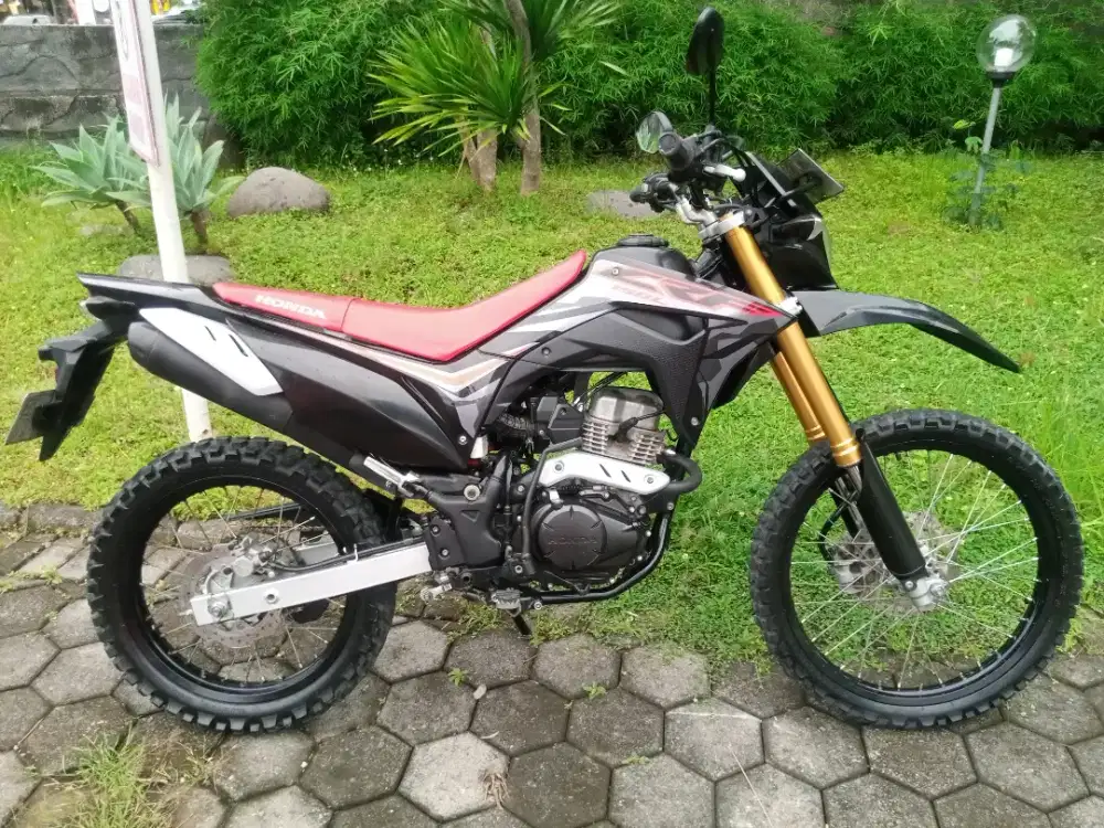 Honda CRF 2021 hitam