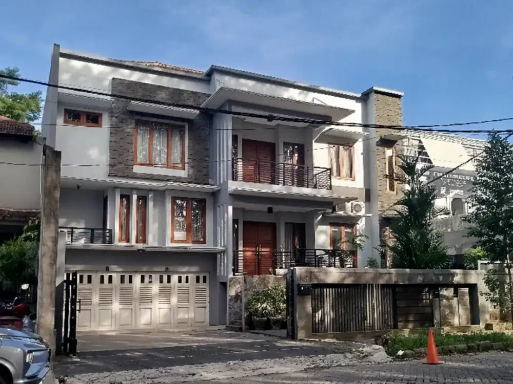 Rumah 3 Lantai banyak kamar tidur untuk keluarga besar atau usaha kos area Kelapa Dua Tangerang