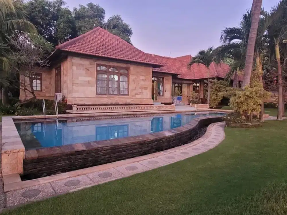 The Beautiful Villa Absolute Beach Front For Sale, North Bali Area