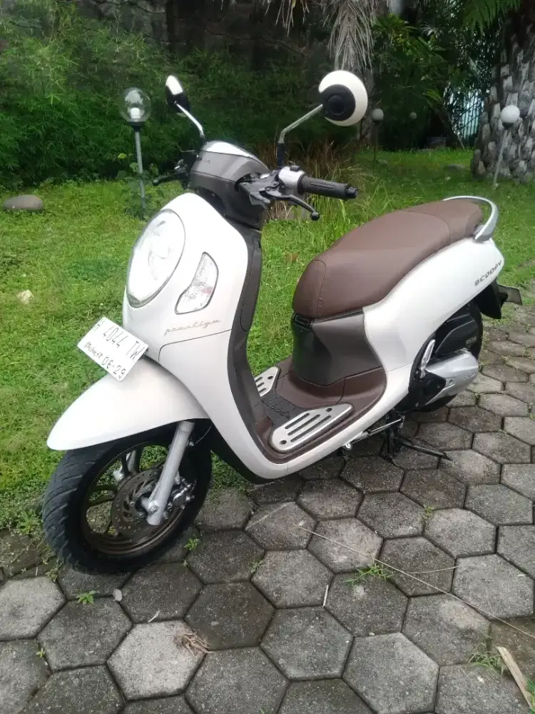 Honda Scoopy prestige putih 2024