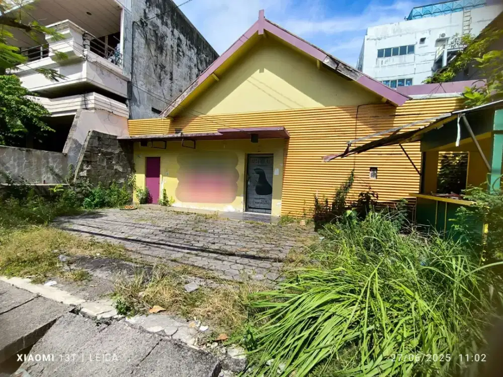 Rumah di jalan Seroja