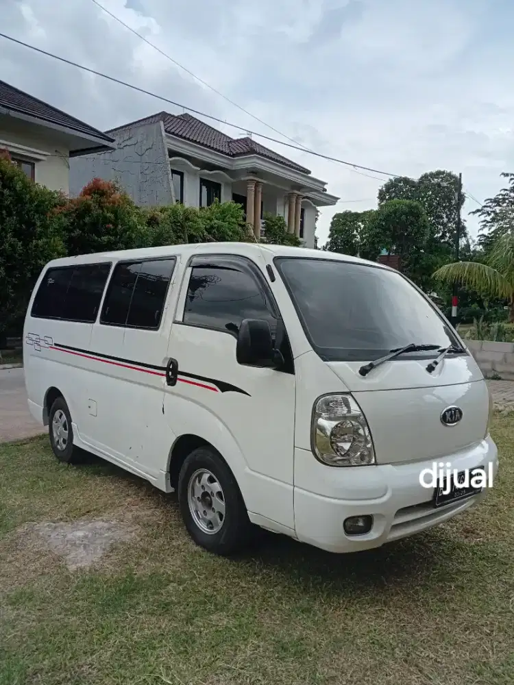 Kia Travello Bekas