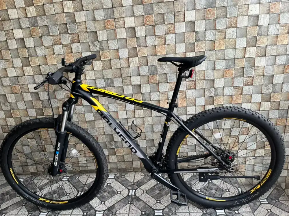 Sepeda gunung Polygon premier 5 (Baru 2 bulan )