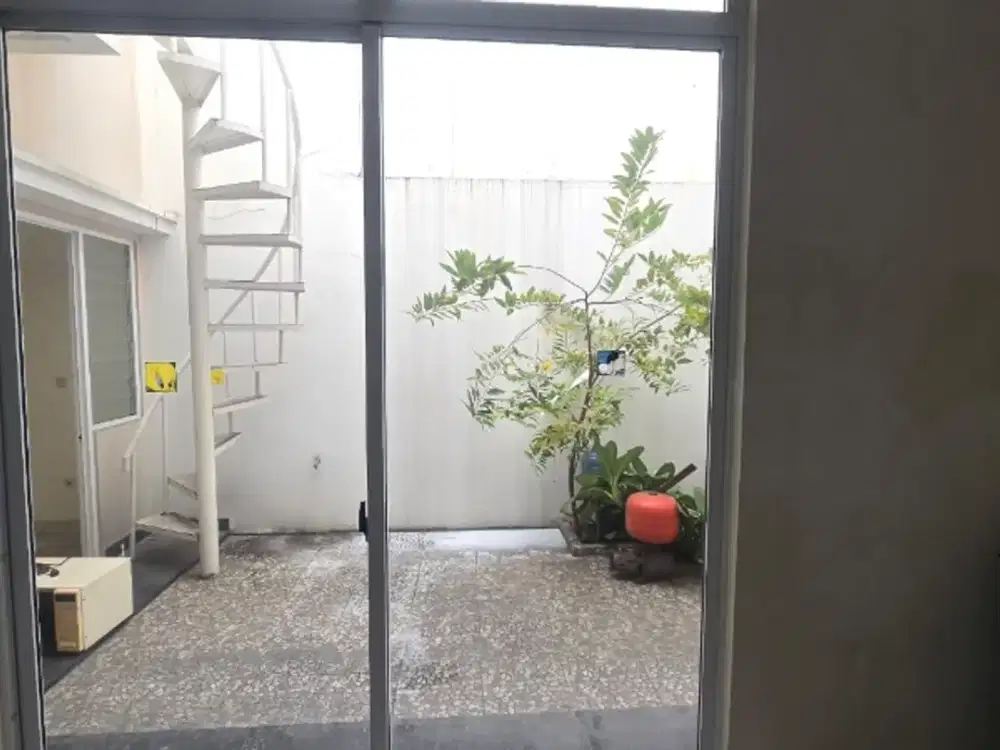 DIJUAL RUMAH GREEN LAKE CITY FULL BANGUNAN SUDAH RENOV