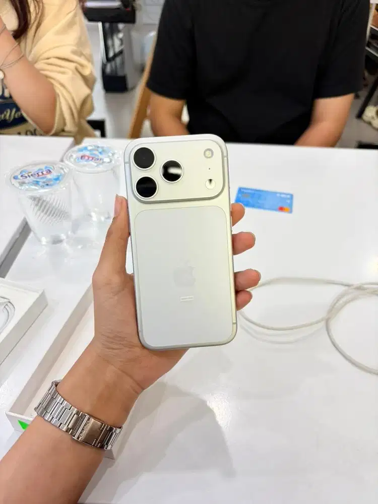 iPhone 17pm silver 256gb