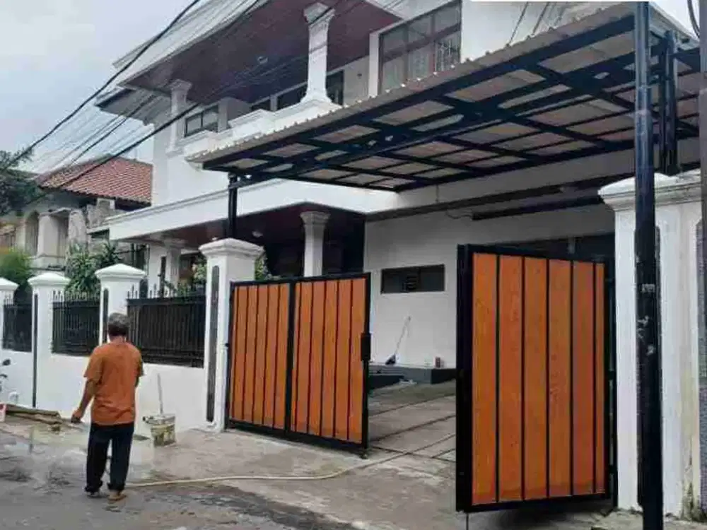 Dijual rumah mewah dengan pool di Cipete Jakarta Selatan