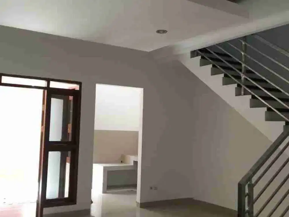 Rumah 2 Lantai Strategis Tengah Kota Area Buah Batu BKR dkt Lodaya