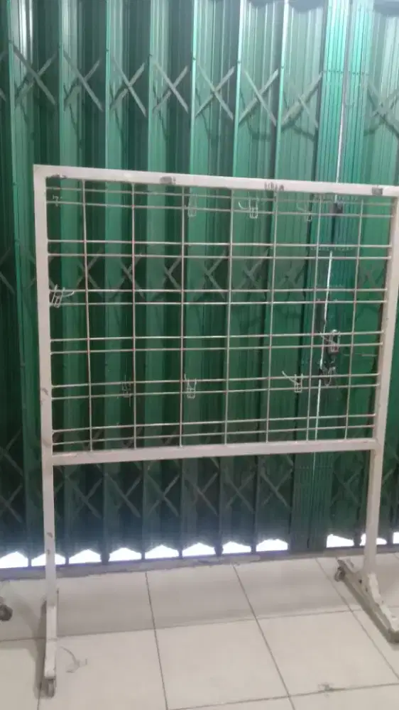 Dijual cepat Display / pajangan sepatu atau sandal