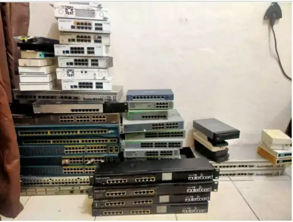 Bersih bersih rumah tua elektronik untuk dibeli  atau jual beli barang