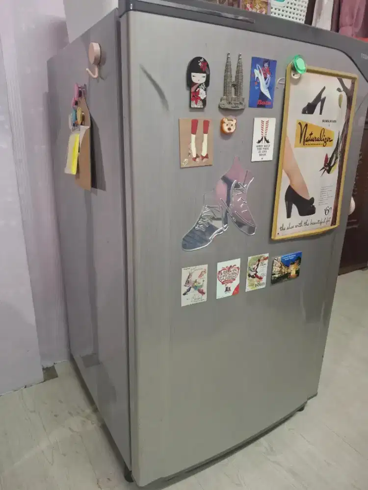 Kulkas Toshiba GR-N155CL kondisi sangat bagus dan baik