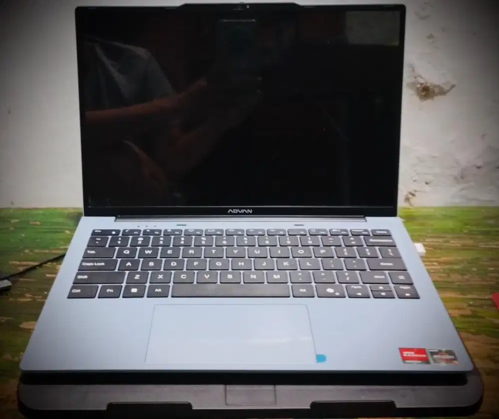 ADVAN Workmate 8/256